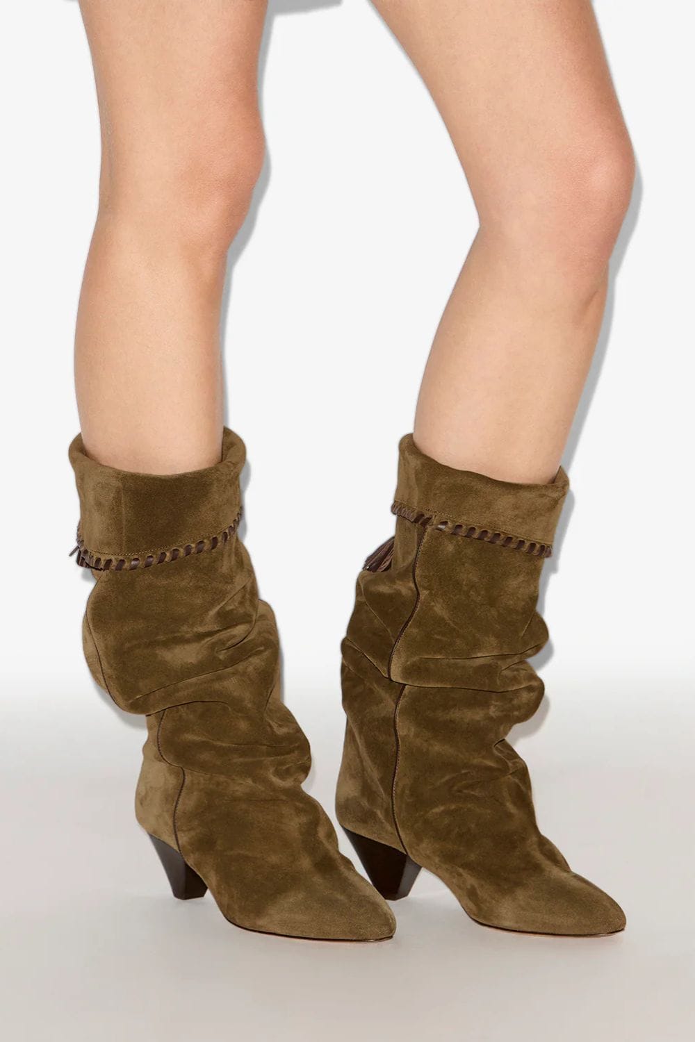 Botas de ante para otoño 2025 en color marrón