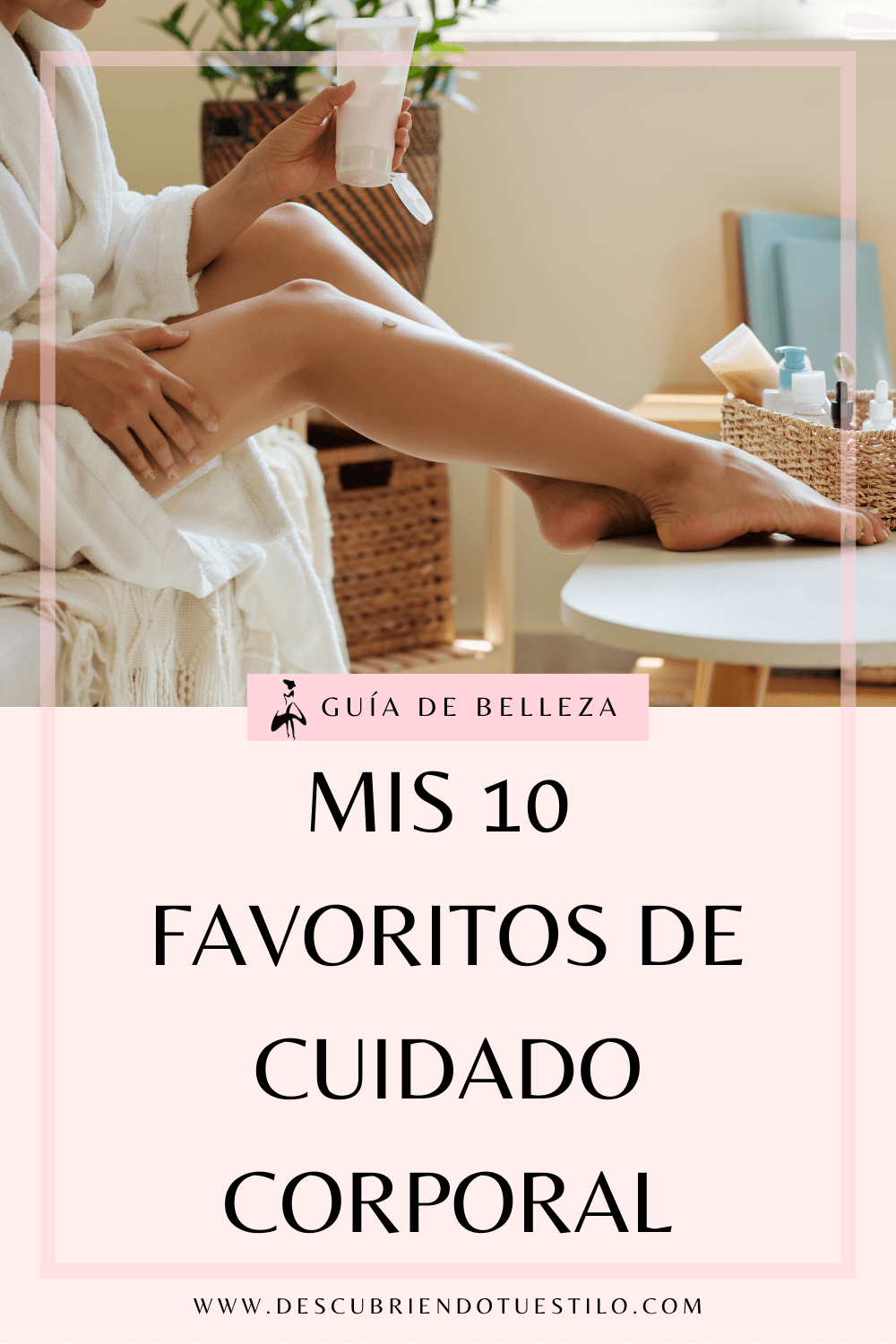 Mujer aplicando crema hidratante con sus 10 favoritos de cuidado corporal