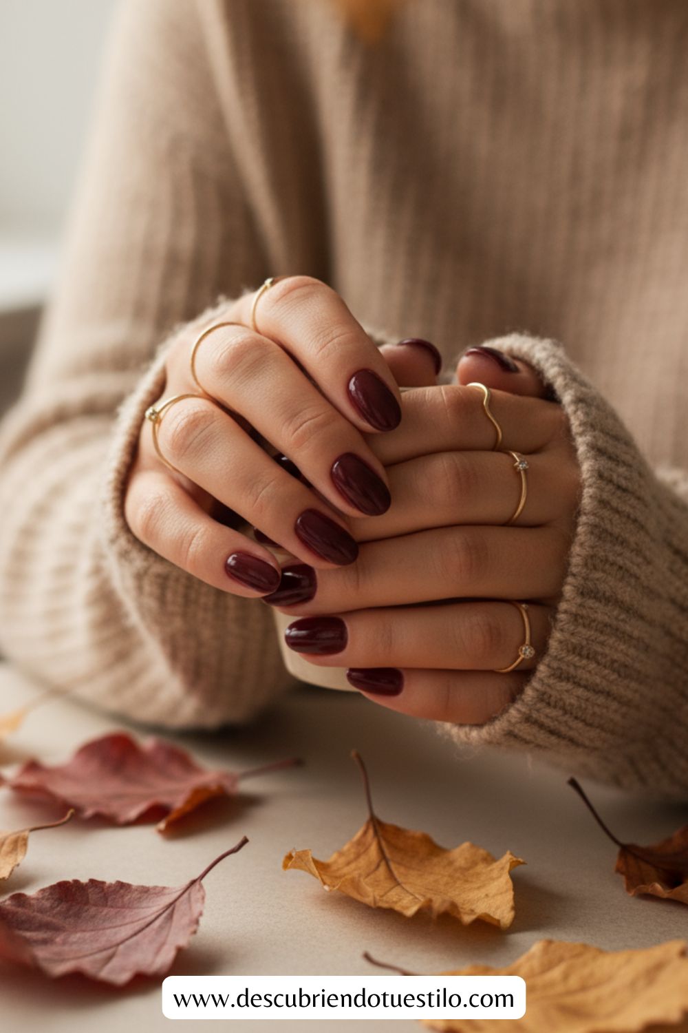 Manicura burdeos elegante y sencilla para otoño